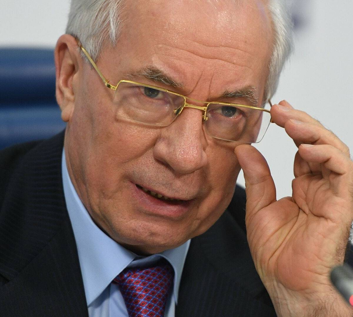 Азаров сообщил о планах Запада и Киева насчет русскоязычного населения