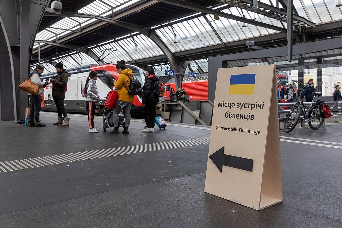 Закрытие центров, ограничение въезда - Европа «выдавливает» украинских беженцев