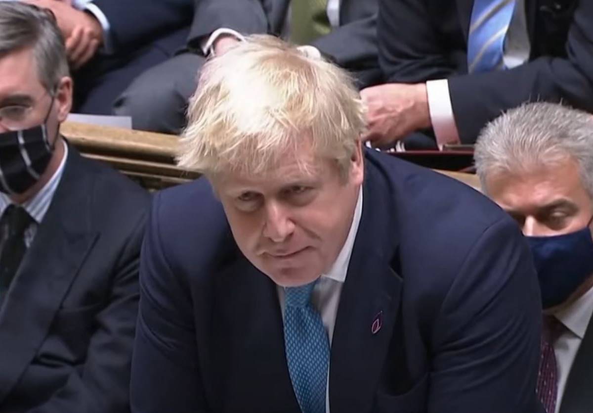 Правительство Джонсона в Британии потеряло уже шесть министров, от самого премьера требуют подать в отставку