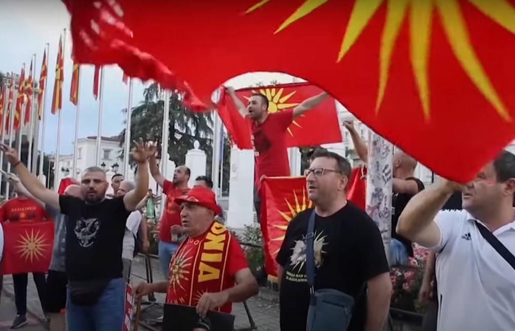 Протесты продолжаются: Оппозиция Северной Македонии анонсировала блокаду по всей стране