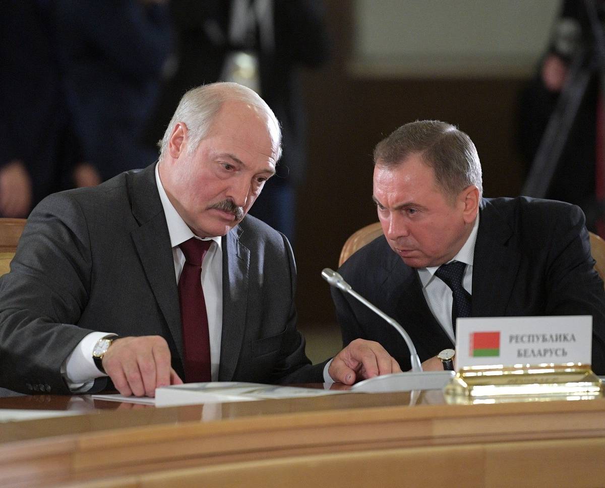 Белоруссия: Лукашенко на ОДКБ и в Гомеле, внезапная смерть Макея