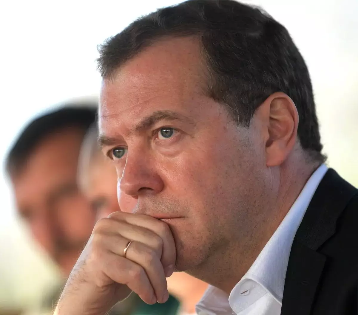 Что стоит за назначением Медведева на новую должность