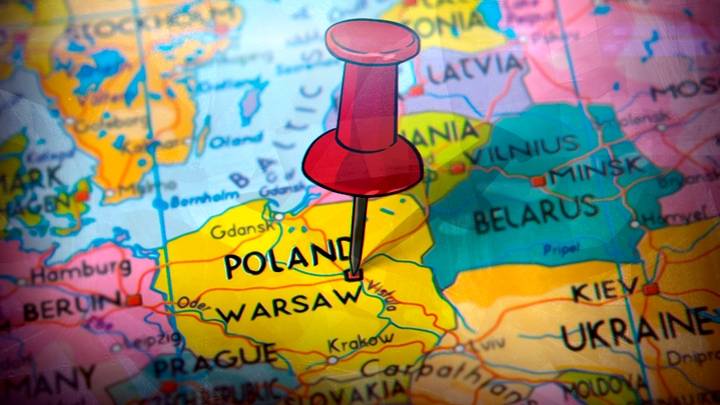 Bloomberg: Польша страдает от «исторических кошмаров» из-за России и ФРГ