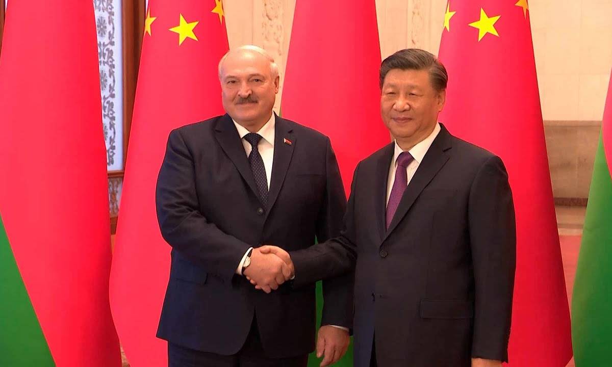 Авторы Bloomberg нашли скрытый смысл в поездке Лукашенко в Китай