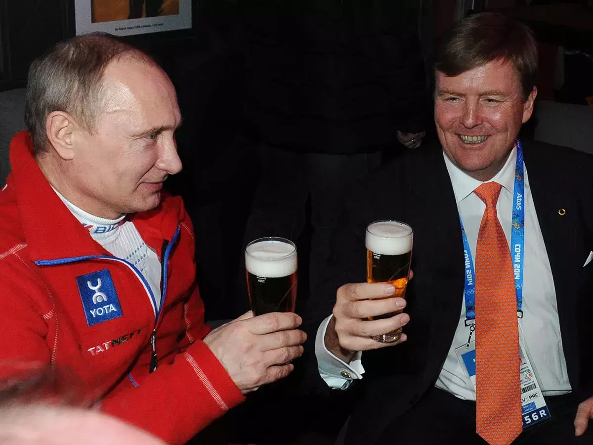 Королю Нидерландов пришлось оправдываться за фото с Путиным