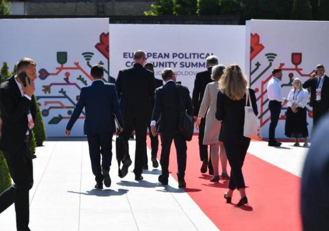 Саммит Европейского политического сообщества – пикник на молдавской обочине