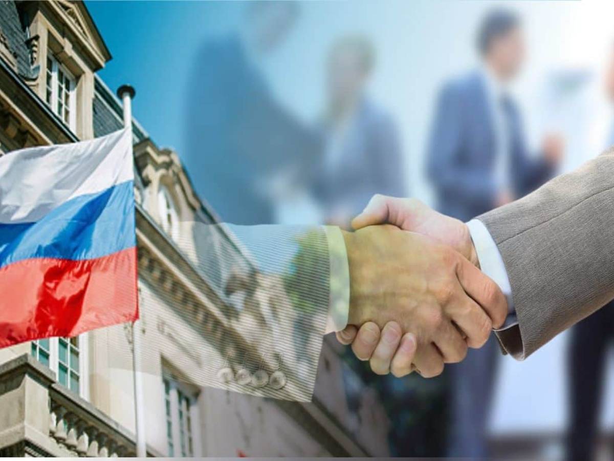 Дипломаты РФ должны перестать использовать западные политические штампы