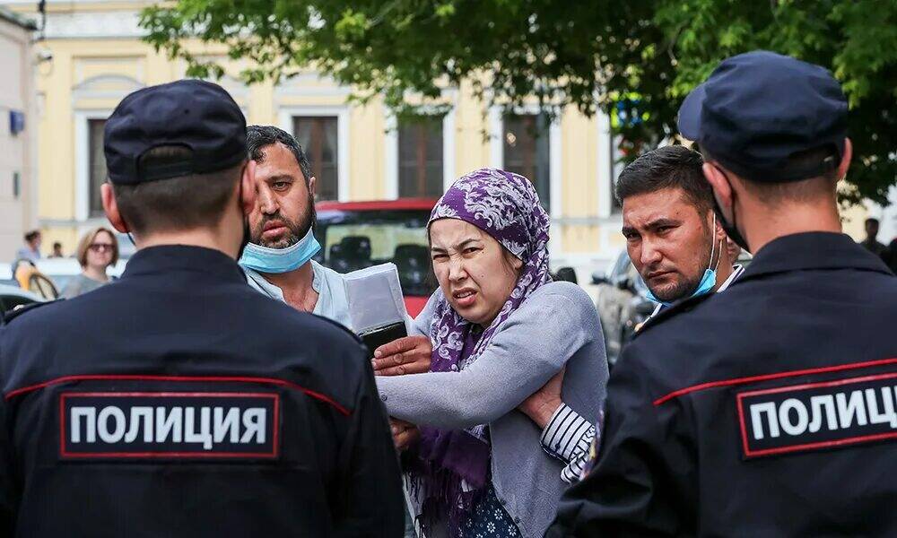 Антироссийский дрейф элит Средней Азии остановят массовые депортации