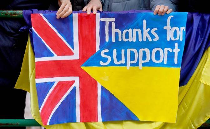 Британия будет депортировать украинских беженцев прямо на фронт