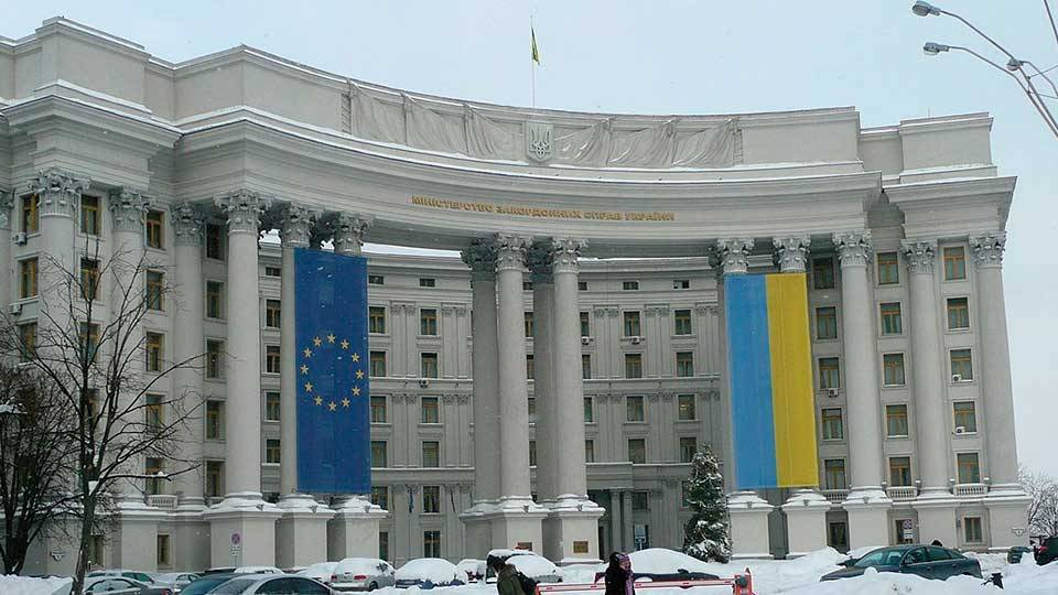 Послами Украины становятся не дипломаты, а проходимцы и коррупционеры