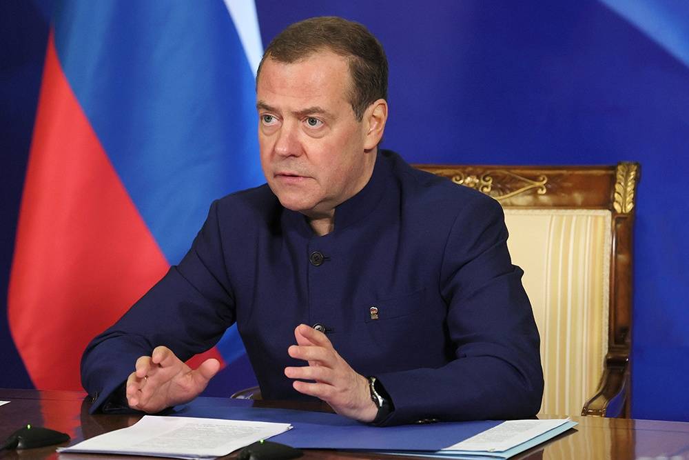 Медведев допустил приход к власти на Украине пророссийских лидеров