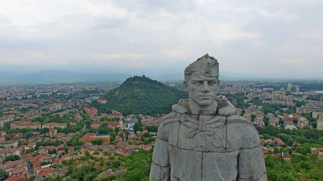Болгария: «Стоит над горою Алёша…». Пока стоит