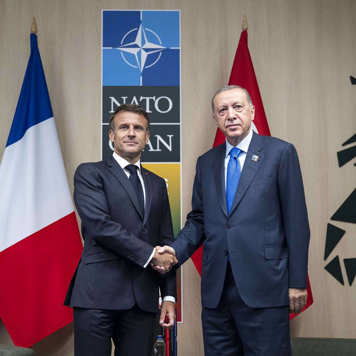 Что означает для России военно-политический клинч Турции и Франции?