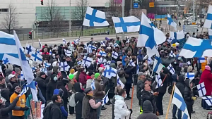 Финские профсоюзы заблокировали грузоперевозки в страну