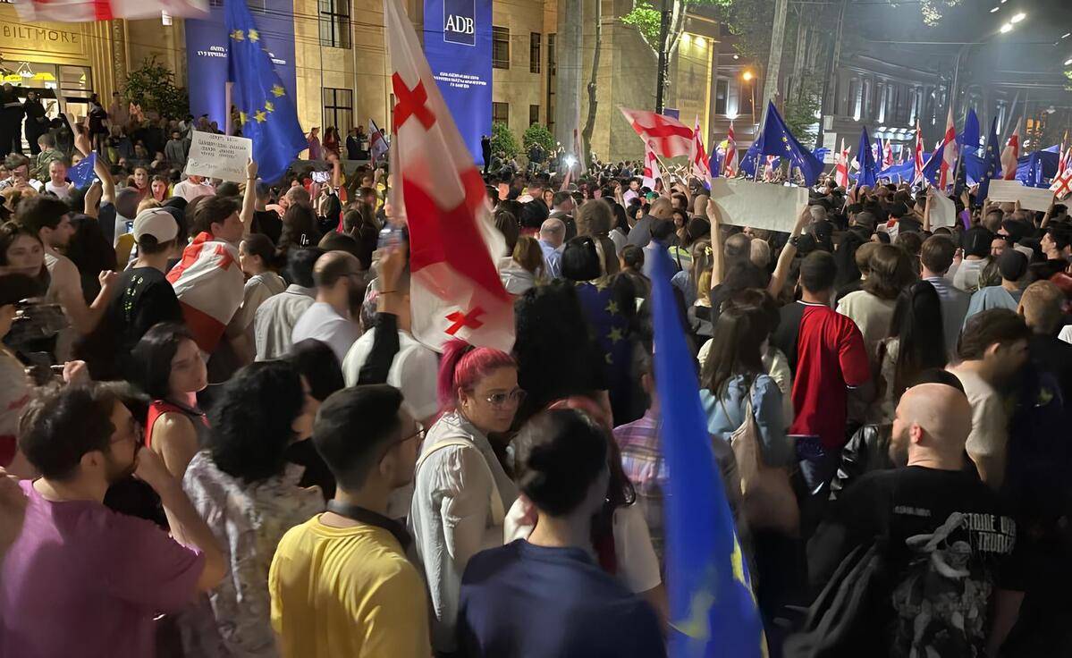 Грузия: протестующие беснуются, англосаксы подстрекают