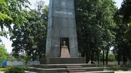 В Подольске Одесской области снесли памятник Котовскому