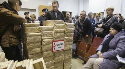 Под дулами автоматов: грустная пародия на выборы в Красноармейске и Мариуполе Под дулами автоматов: грустная пародия на выборы в Красноармейске и Мариуполе