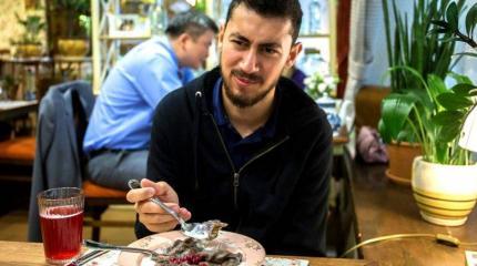 Британец Эд Камминг, посетивший РФ, высказался о палитре русской кухни Британец Эд Камминг, посетивший РФ, высказался о палитре русской кухни