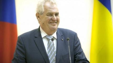 Рубль за Крым: Земана высмеяли за предложение компенсации Киеву Рубль за Крым: Земана высмеяли за предложение компенсации Киеву