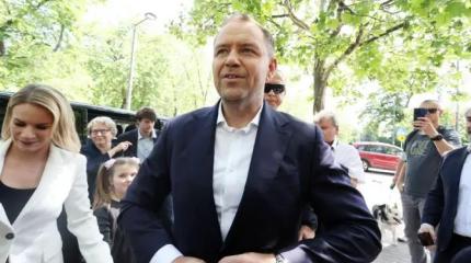 Польский выбор: Бывший вышибала и сутенер присягнул на верность Трампу Польский выбор: Бывший вышибала и сутенер присягнул на верность Трампу