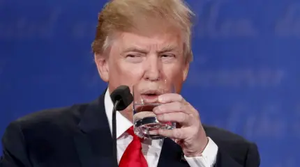 Американцы согласились с Трампом: Клинтон под суд!