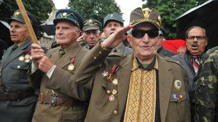 Гитлеровских прихвостней уравняли в правах с воинами Великой Отечественной
