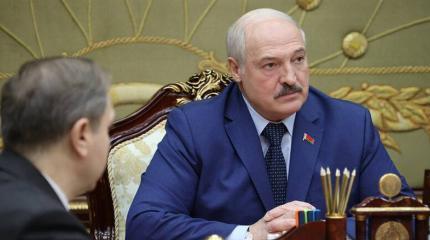 Лукашенко: Поляки включили водомёты и начали поливать стоящих на коленях беженцев водой