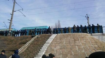 Радикалы сорвались с цепи. «Блокадники» ставят ультиматум «Укрзализныце» Радикалы сорвались с цепи. «Блокадники» ставят ультиматум «Укрзализныце»