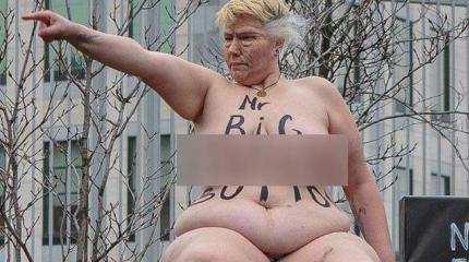 Активистки Femen пикетировали посольство США на Украине
