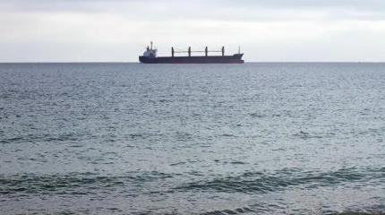 Украинское судно, дрейфующее в Черном море, привлекло внимание россиян