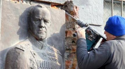 Кто сегодня воюет против маршала Жукова на Украине