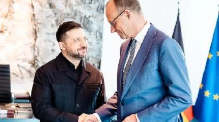 Зеленский отправился в Берлин за беженцами и деньгами