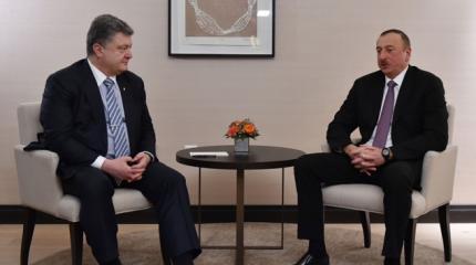 Обещания и ни слова о Путине: как Порошенко к Алиеву съездил Обещания и ни слова о Путине: как Порошенко к Алиеву съездил
