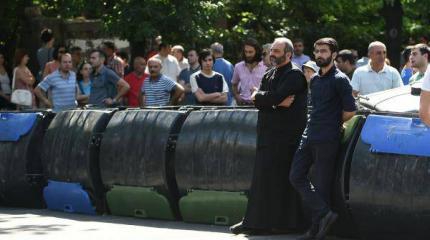 С оглядкой на майдан