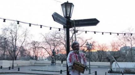 Одесситы шутят: Порошенко-Вальцмана позорно повесили на уличном указателе