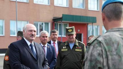 «Никто извне нападать не будет» — Лукашенко успокоил электорат «Никто извне нападать не будет» — Лукашенко успокоил электорат