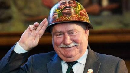 «Валенсе пора повзрослеть»: политологи разбили планы НАТО по уничтожению РФ «Валенсе пора повзрослеть»: политологи разбили планы НАТО по уничтожению РФ