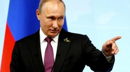 Путин указал на дверь 755 дипломатам США Путин указал на дверь 755 дипломатам США