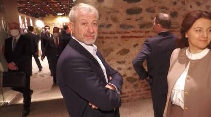 Почему Абрамович участвует переговорах России и Украины Почему Абрамович участвует переговорах России и Украины