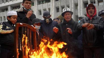 Анархия в Киргизии: Штурм Белого дома как национальная забава Анархия в Киргизии: Штурм Белого дома как национальная забава