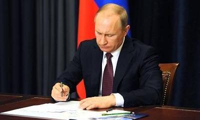 Путинский пакет законов запретит чиновникам иметь счет и паспорт вне России Путинский пакет законов запретит чиновникам иметь счет и паспорт вне России