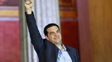 На центральной площади Афин собираются победившие на референдуме сторонники Ципраса