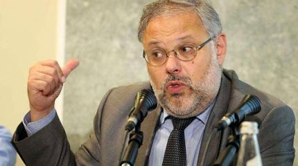 Хазин: народ может выступить против изменения Конституции Хазин: народ может выступить против изменения Конституции