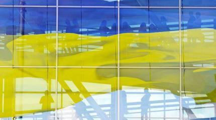 Горилки стакан — и в Ватикан: Киев хочет размовляти по-латиньски Горилки стакан — и в Ватикан: Киев хочет размовляти по-латиньски