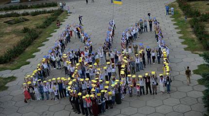 Реклама самостийности Украины на фоне её стремительного вымирания Реклама самостийности Украины на фоне её стремительного вымирания