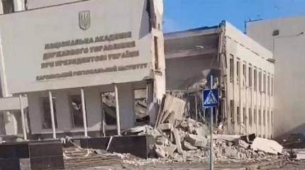 Наши люди из Харькова сообщают: Украинские нацисты вывозят семьи Наши люди из Харькова сообщают: Украинские нацисты вывозят семьи
