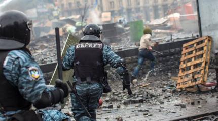 «Студенты» «выносили» «Беркут»: появились новые данные о «мирном» Майдане