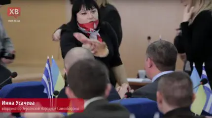 Цэ Европа: В депутатов бросали свиными ушами во время исполнения гимна Украины Цэ Европа: В депутатов бросали свиными ушами во время исполнения гимна Украины