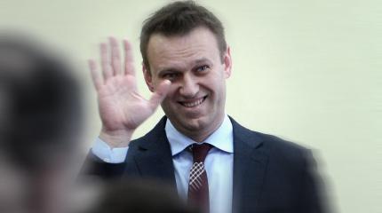 Улетел, но обещал вернуться. Зачем Кремль постоянно помогает Навальному? Улетел, но обещал вернуться. Зачем Кремль постоянно помогает Навальному?