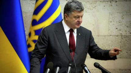 Порошенко предложил декоммунизировать учебные программы в школах Порошенко предложил декоммунизировать учебные программы в школах